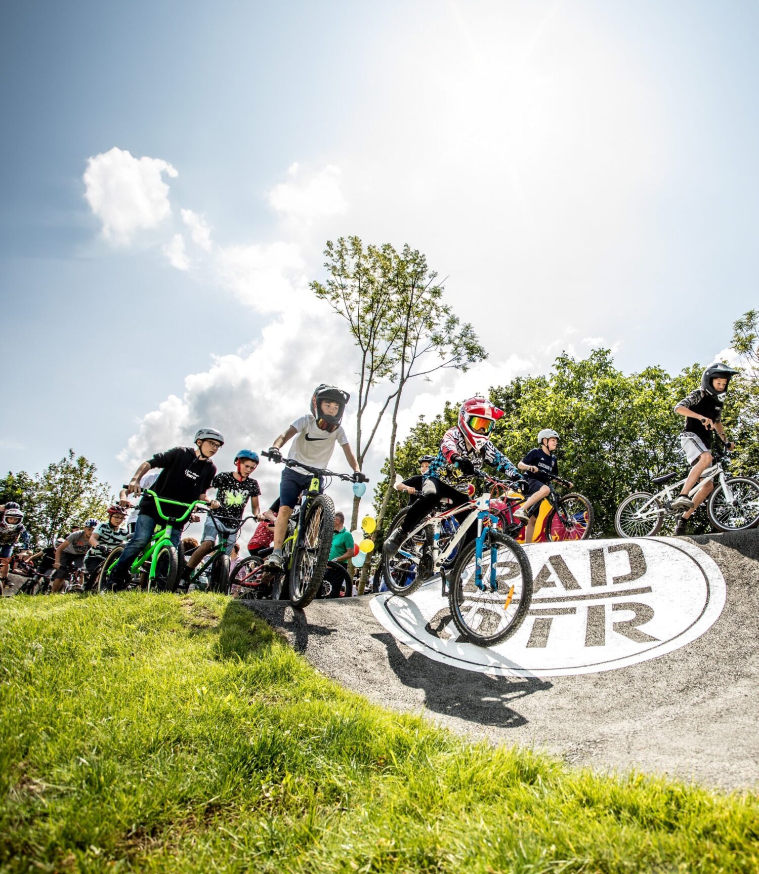 RadQuartier Parks Asphalt Pumptrack Litzendorf Kinder Starthügel